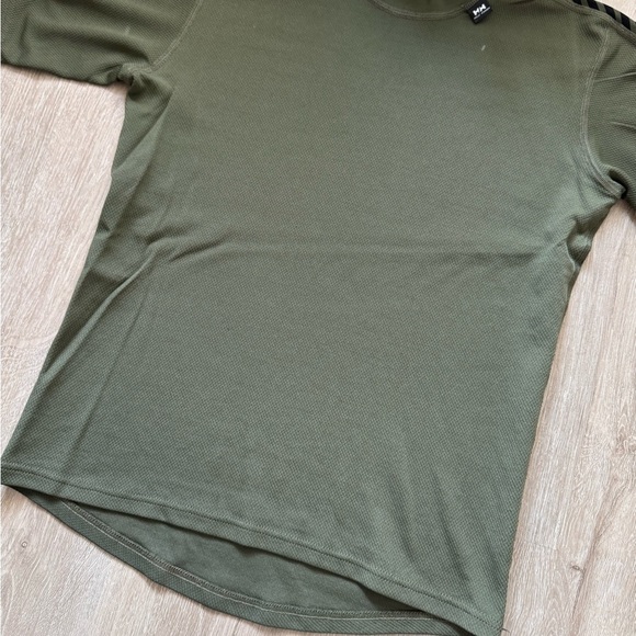 Green Helly Hansen Shirt textured performance short sleeve Top - Picture 5 of 6